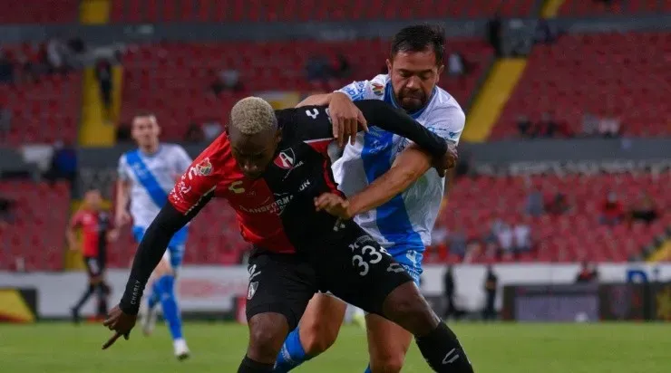 La Franja ganó, pero Corral se fue expulsado. (Imago 7)