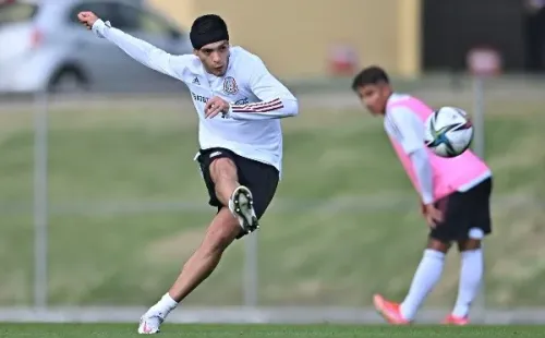 Raúl Jiménez en entrenamiento con el Tri (Imago 7)