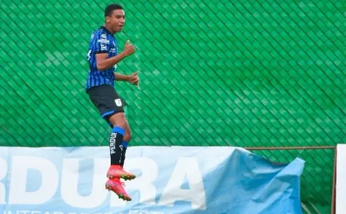Jesús Hernández celebrando un gol con la Sub-20 de Gallos (Imago 7)