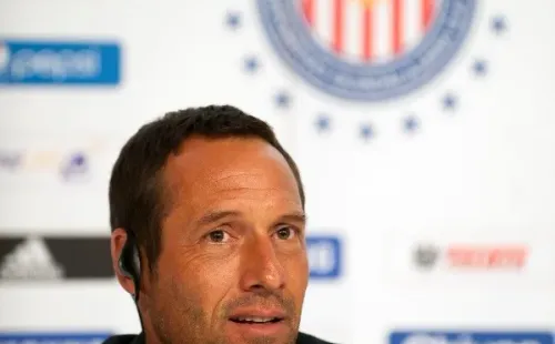 John Van’t Schip cuando fue DT de Chivas (JAM Media)