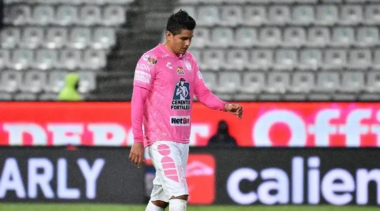 El defensa Tuzo se fue expulsado y complicó el partido. (Imago 7)