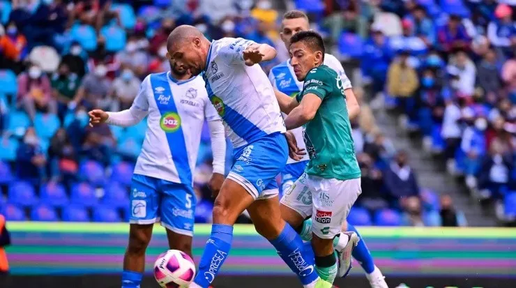 Segovia y el único (auto)gol de la fecha. (Imago 7)