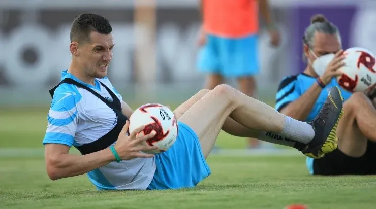 Maia juega poco y perdió una buena chance. (Imago 7)