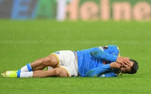 Hirving Lozano, tras ser golpeado en su rostro (Getty Images)