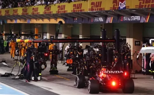 Sergio Pérez retira el monoplaza por pedido de su equipo (Getty Images)