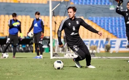 Sebastián Córdova no finalizó la práctica por posible covid-19 (Imago 7)