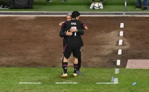 Así fue el apoyo de Raúl Jiménez con el Tata Martino. (Foto: Imago 7)