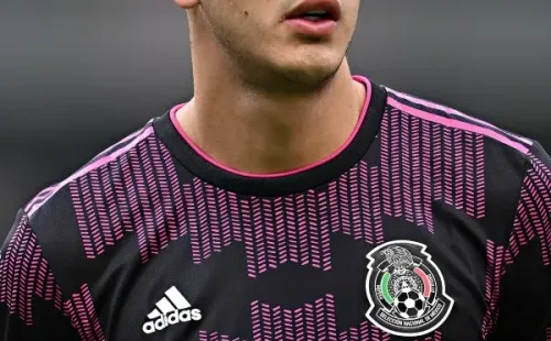 César Montes, positivo de Covid-19 (Imago 7)