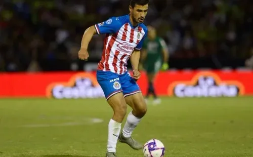 Oswaldo Alanís con la playera de Chivas (Imago 7)