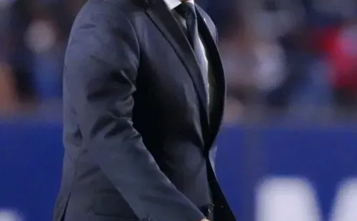 Michel Leaño no piensa en irse de Chivas (Imago 7)