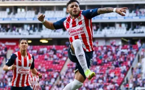 Alexis Vega le anotó cuatro goles a Atlas.