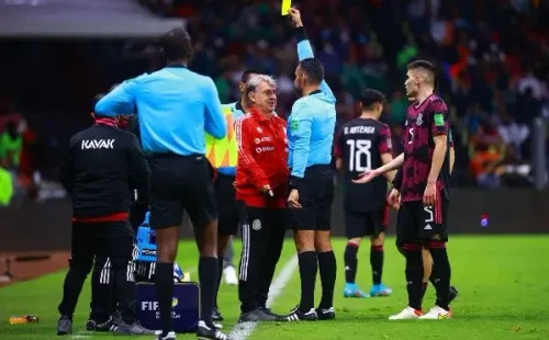 Las risa del Tata al ser amonestado. Foto: Imago 7