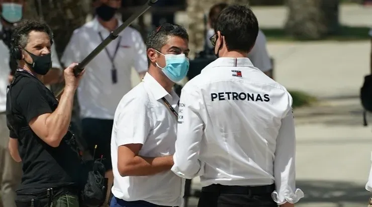 Toto Wolff y Masi, cara a cara en Bahrein 2021. (Getty)