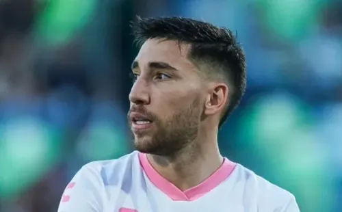 Torreón, Coahuila, 24 de octubre de 2021. Fernando Gorriarán (medio), durante el partido de la jornada 15 del torneo Grita Mexico Apertura 2021 de la Liga BBVA MX, entre Club Santos y Diablos Rojos de Toluca, celebrado en el estadio Corona. Foto: Imago7/ Erick Saavedra