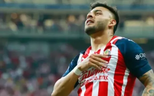 Alexis Vega, apoyando a Ricardo Cadena (Imago 7)