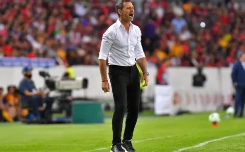 Diego Cocca, identificado con sus jugadores (Imago 7)