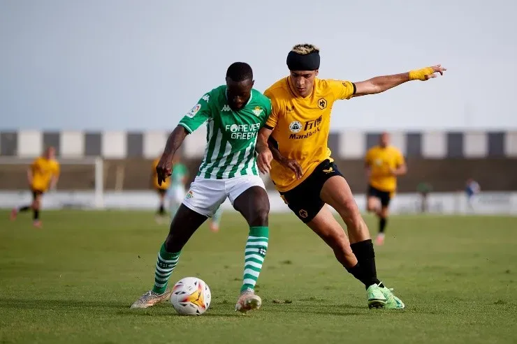 Raúl Jiménez pretemporada Wolves vs Betis 2021