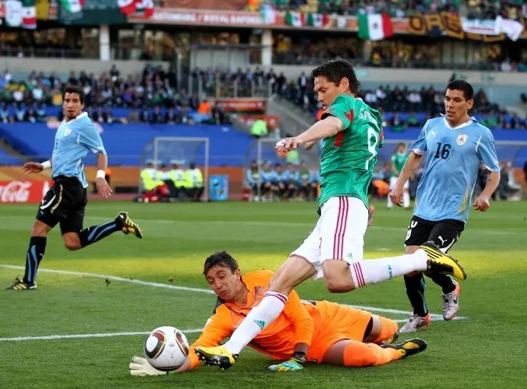 Guillermo Franco México vs Uruguay 2010