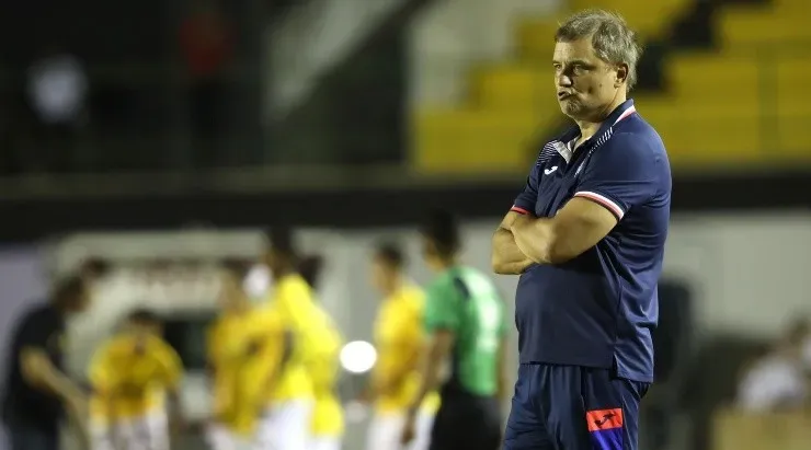 Diego Aguirre gesticula durante la derrota de Cruz Azul. (Imago 7)