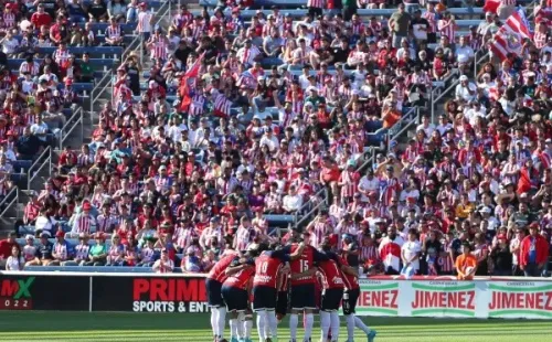 Chivas vuelve a entrenar en Verde Valle con el Nene Beltrán (Chivas)