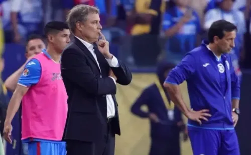 Diego Aguirre se sorprendió por ausencia de Furch (Imago 7)