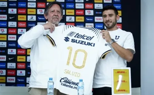 Eduardo Salvio durante su presentación como fichaje de Pumas UNAM (Foto: Imago7)