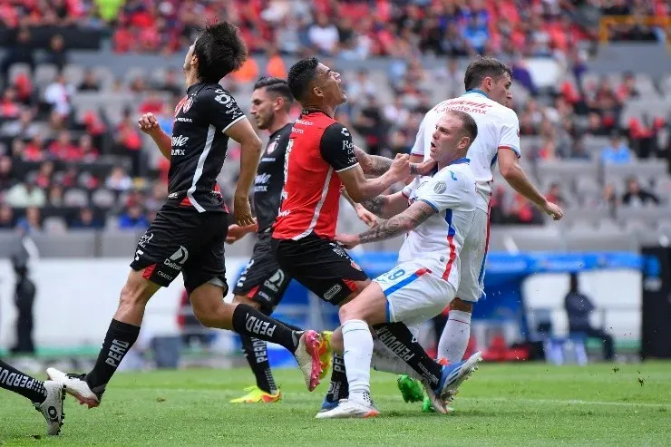 La entrada de Rotondi contra Anderson Santamaría. Créditos: Imago7