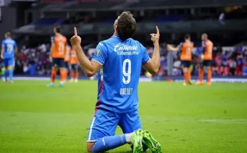 Osorio cuenta cómo ve a Santi Giménez (Imago 7)