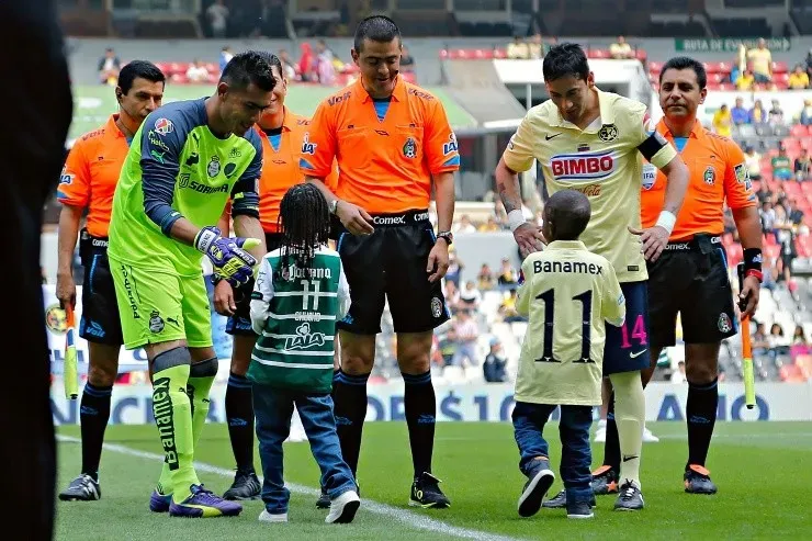 En octubre de 2014, América y Santos Laguna disputaron un partido en homenaje a Benítez. Créditos: Imago7