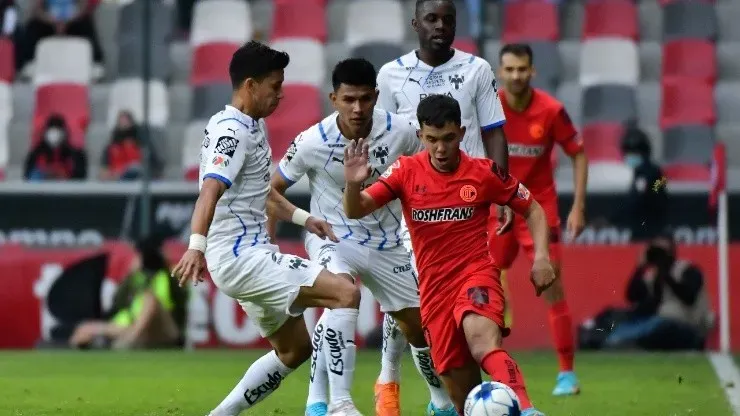 Toluca, Estado de Mexico, 6 de abril de 2022. Leonardo Fernández , durante el partido de la jornada 4 del Torneo Grita Mexico Clausura 2022 de la Liga BBVA MX, entre los Diablos Rojos del Toluca y los Rayados de Monterrey, celebrado en el estadio Nemesio Diez. Foto: Imago7/ Arturo Hernández.