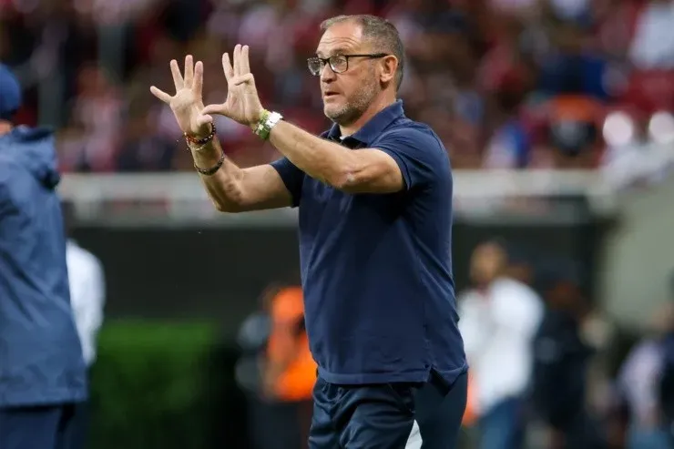 Zapopan, Jalisco, 27 de agosto de 2022. Andres Lillini director tecnico, durante el partido de la jornada 11 del torneo Apertura 2022 la Liga BBVA MX, entre las Chivas Rayadas del Guadalajara y los Pumas de la UNAM, celebrado en el estadio Akron. Foto: Imago7/ Imago7