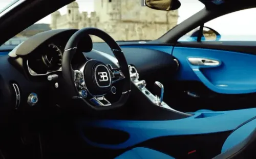 El coche de lujo pusee un motor de 1.500 CV, que le permite llegar a los 100 km/h en solo 2,5 segundos (Foto: Captura Youtube Carfection)