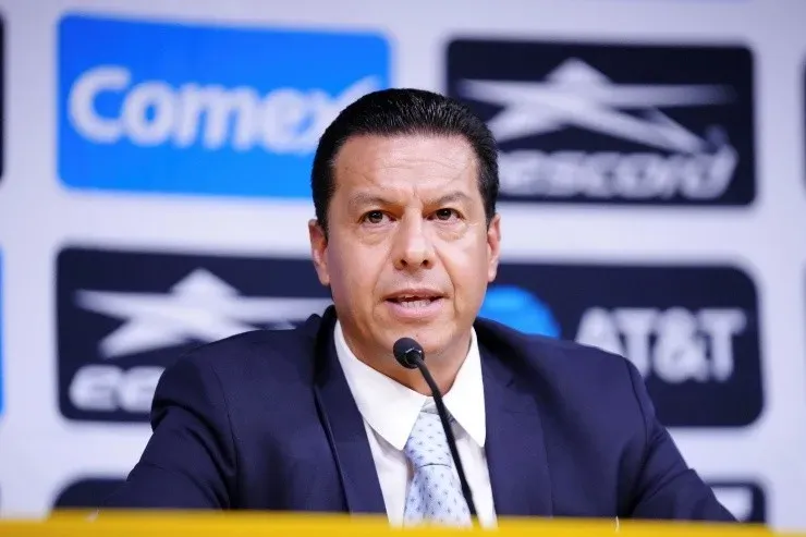 Archundia puso fin a la jugada polémica en el Clásico Nacional. Créditos: Imago7