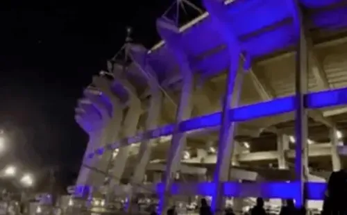 Así se ve el Azteca iluminado de Azul.