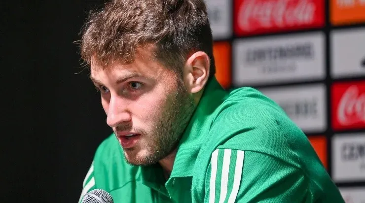 Santi Giménez alienta a Cruz Azul desde fuera. (Imago 7)