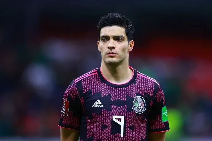 Raúl Jiménez jugaría recién ante Arabia Saudita