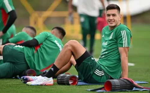 César Montes amenzó a Lewandowski (Imago 7)