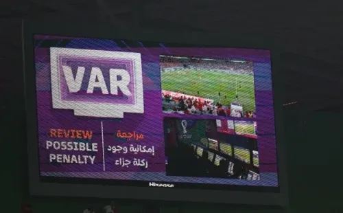 César Arturo Ramos Palazuelos fue al VAR pero no cobró penal para Dinamarca (Getty Images)