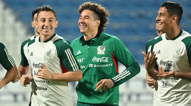 Doha, Qatar 24 de Noviembre de 2022 Andres Guardado y Guillermo Ochoa durante el entrenamiento de la selección nacional de Mexico en las instalaciones del estadio Al-Kohr, previo al partido frente a Argentina dentro de la primera fase de la copa del mundo Qatar 2022. Foto/Imago7/Etzel Espinosa
