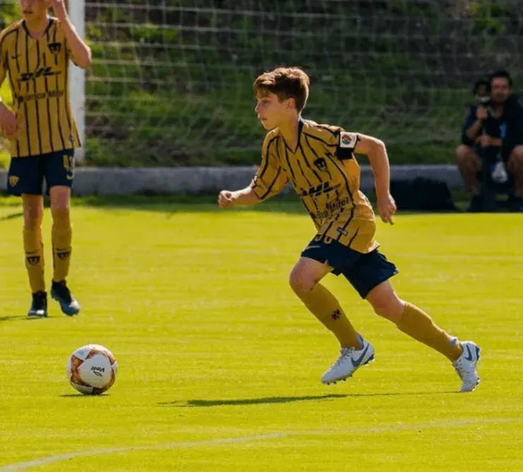 Iñigo Ariztia, de chico con Pumas UNAM