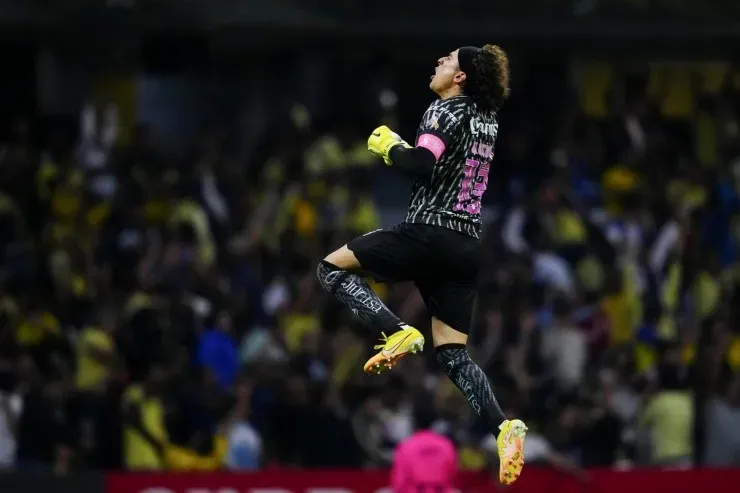 Ochoa en festejo con el América (Imago7)