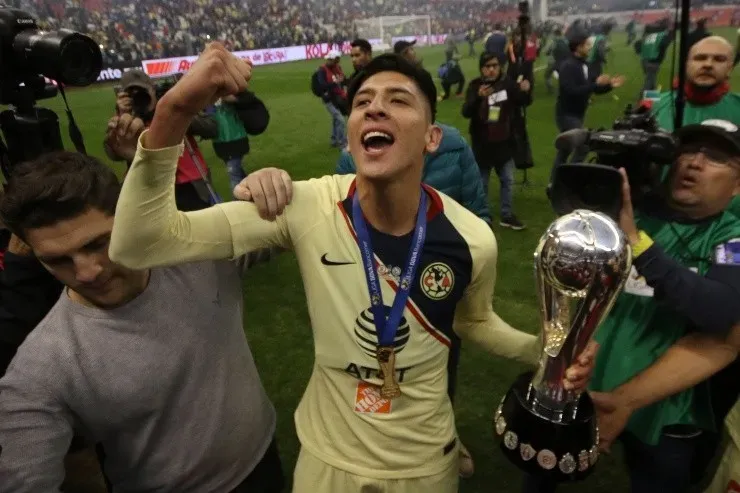 Edson Álvarez en festejo del título (Imago7)