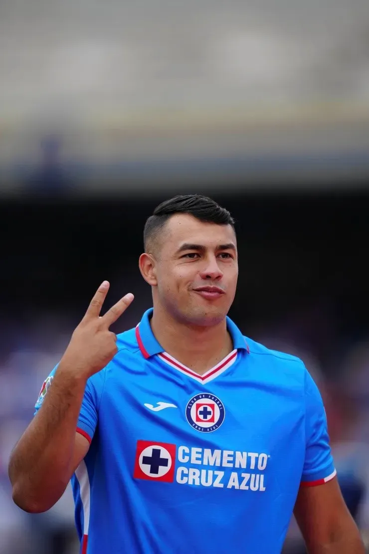 Morales continúa en Cruz Azul a pesar de la intención de encontrarle acomodo (Imago7)