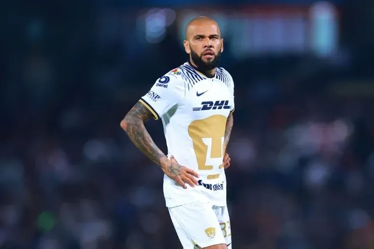 Dani Alves recbió un adelanto del Pumas