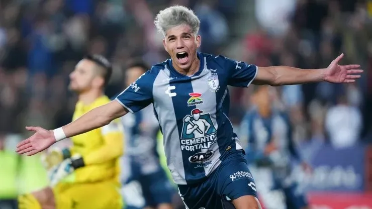 Pachuca, Hidalgo, 9 de enero de 2023. Kevin Álvarez en festejo de gol, durante el partido de la jornada 1 del torneo Clausura 2023 de la Liga BBVA MX, entre los Tuzos del Pachuca y el Club Puebla, celebrado en el estadio Hidalgo. Foto: Imago7/ Rafael Vadillo