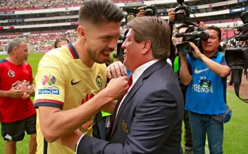 Oribe Peralta y Miguel Herrera en el América (Imago 7)