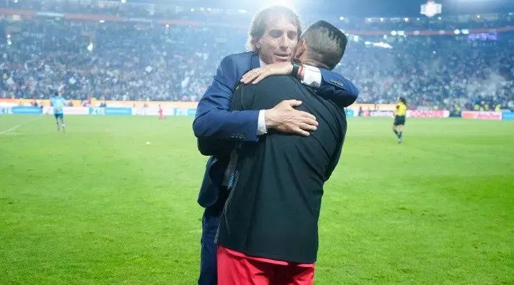 Pachuca, Hidalgo, 30 de octubre de 2022. Guillermo Almada, director tecnico y Ignacio Ambriz director tecnico, durante el partido de vuelta de la Final del Torneo Apertura 2022 de la Liga BBVA MX, entre los Tuzos del Pachuca y los Diablos Rojos del Toluca, celebrado en el estadio Hidalgo. Foto: Imago7/ Sebastian Laureano Miranda