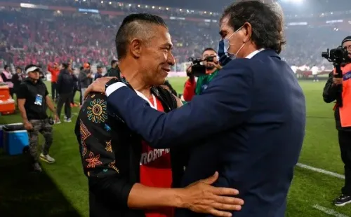 Ignacio Ambriz y Guillermo Almada perdieron la carrera ante Diego Cocca (Imago 7)