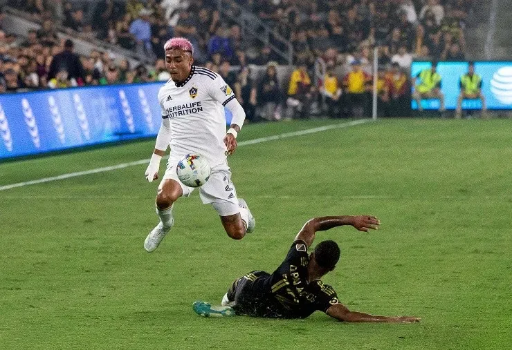 Julián Araujo dejó Los Ángeles Galaxy para sumarse al Barcelona B (Getty Images)