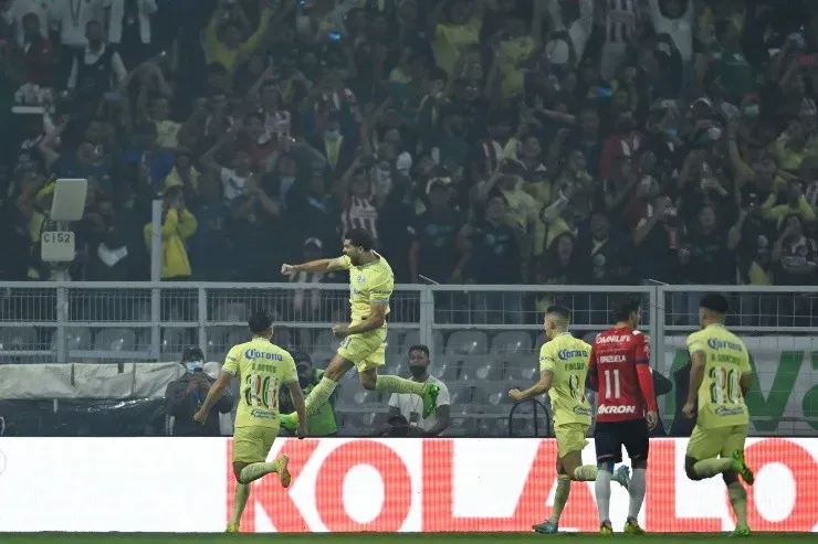 Henry Martin le marcó a Chivas en el último Clásico Nacional (Imago7)